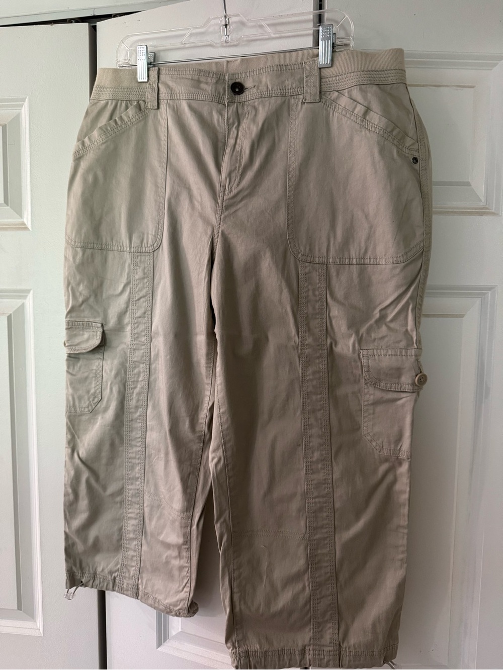 Women’s Khaki Cargo Capri Pants